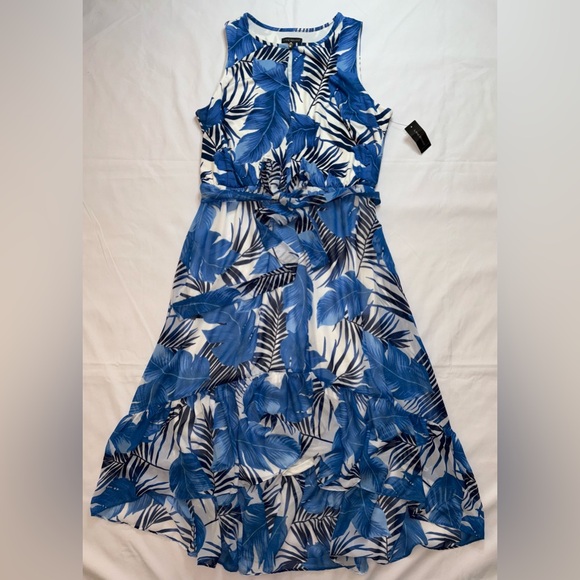 Lane Bryant Dresses & Skirts - Lane Bryant NWT Size 16 Blue Tropical Keyhole Front Sleeveless Maxi Dress